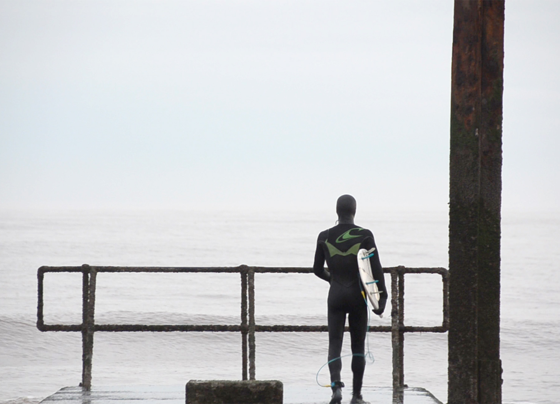 Lincolnshire Surfer timing his paddle out